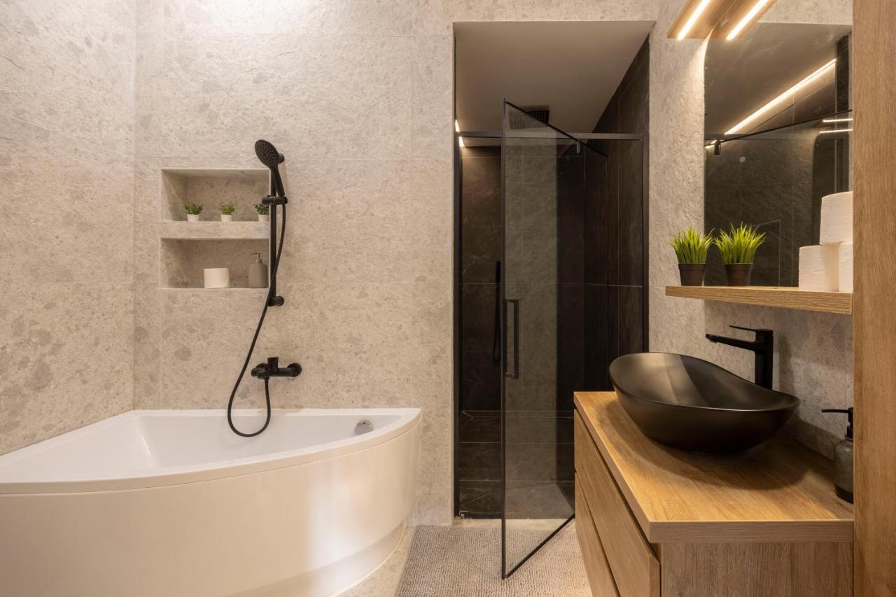 Luxurious & Spacious Central Residence With Balcony Budapest Exterior photo